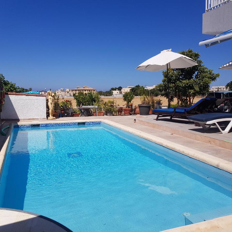 شقة Peaceful Townhouse With Private Pool Near The Sea بافوس المظهر الخارجي الصورة