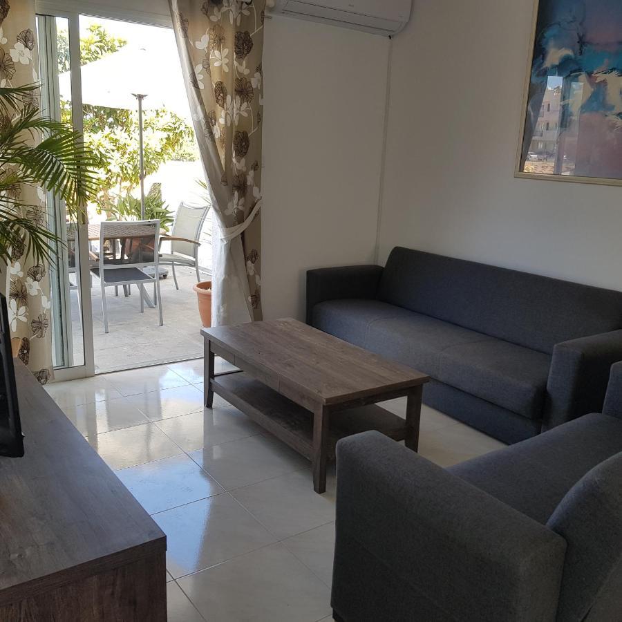 شقة Peaceful Townhouse With Private Pool Near The Sea بافوس المظهر الخارجي الصورة
