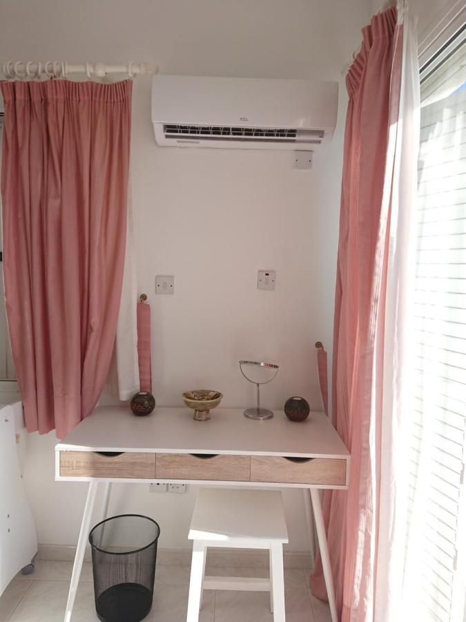 شقة Peaceful Townhouse With Private Pool Near The Sea بافوس المظهر الخارجي الصورة