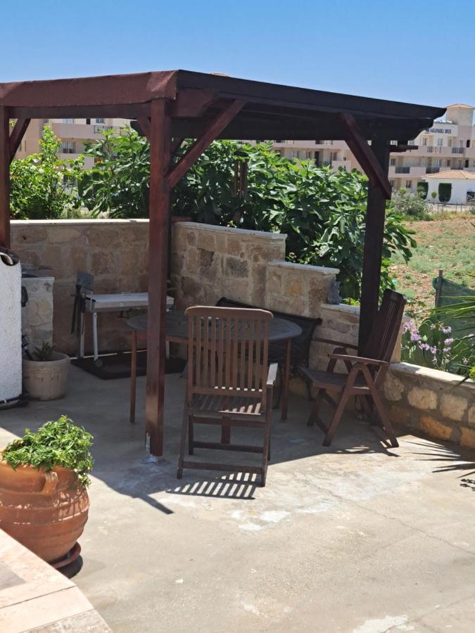 شقة Peaceful Townhouse With Private Pool Near The Sea بافوس المظهر الخارجي الصورة